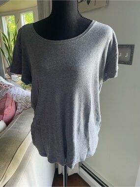 Daisy Fuentes Gray Scoop Neck Short Sleeve Tee